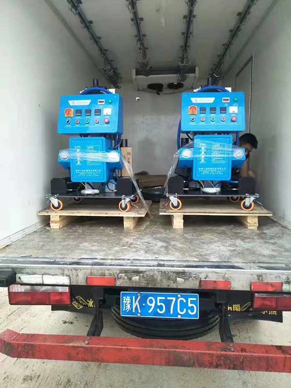聚氨酯噴涂機(jī)施工冷庫(kù)保溫隔熱層可以嗎?(圖1) 兩臺(tái)聚氨酯噴涂機(jī)發(fā)貨至河南