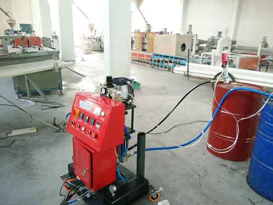 包裝盒空的地方填充聚氨酯發(fā)泡機(jī)